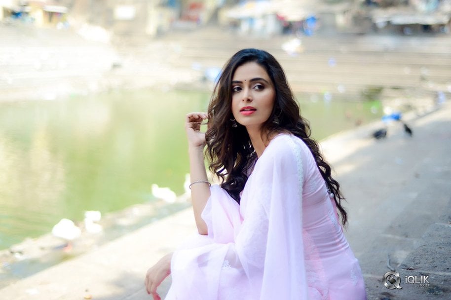 Meenakshi-Dixit